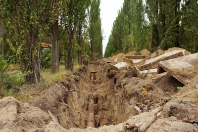 V.....L - Złomiarzom w Prypeci skończył się oficjalny metal więc zaczęli kopać i rozk...