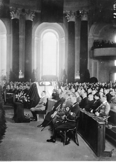 fraunos - A Hitler był na pogrzebie Piłsudzkiego. No i co z tego?
https://pl.wikiped...