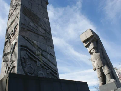 grzechotnik666 - Tymczasem Polacy nadal wdzięczni komunistom. Pomnik w centrum Olszty...