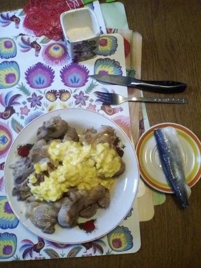 anonymous_derp - Dzisiejsze śniadanie: Smażona łopatka, jajecznica z 4 jaj, marynowan...