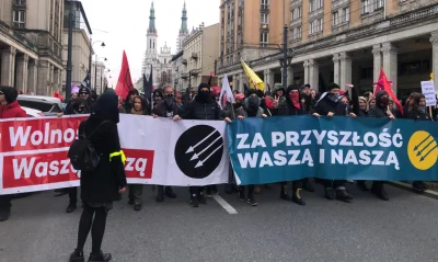 a.....i - Dziś ulicami Warszawy przeszedł największy w historii marsz antyfaszystowsk...