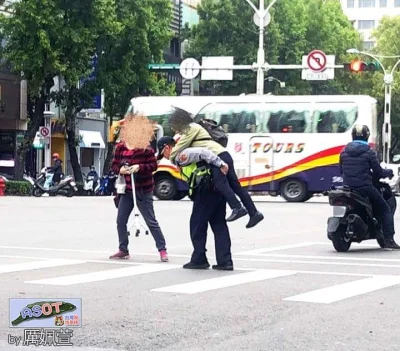 Soju - Tajwańska Policja jest stworzona dla ludzi nie przeciwko nim. 
Zawsze gdy zac...