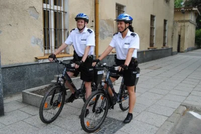 Gaboleusz - Widziałem dziś policję na rowerach xddddd 
Co oni niby maja pilnować? Pi...