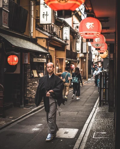 Lookazz - > Cozy alley in Kyoto, Japan.

#fotografia #architektura #cityporn #dzapo...