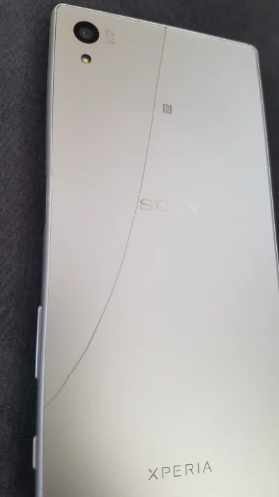 resuf - #telefony #sony #android 
Ile może kosztować naprawa pękniętej obudowy w Sony...