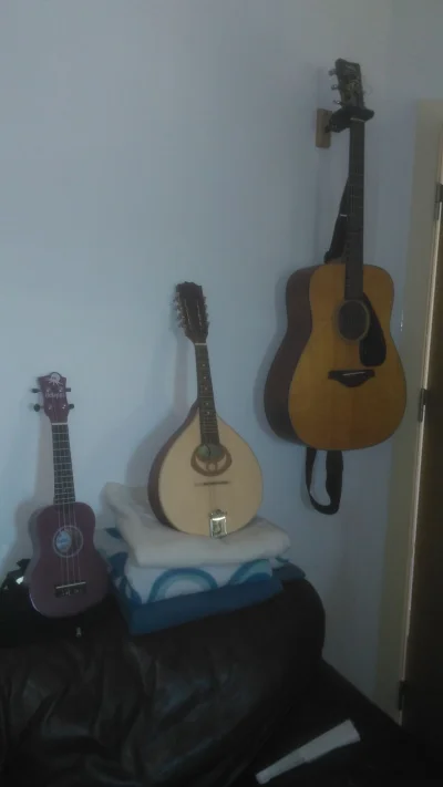 kaef_v2 - Moja rodzina strunowców powiększyła się dziś o rumuńską mandolinę;)
#muzyka...