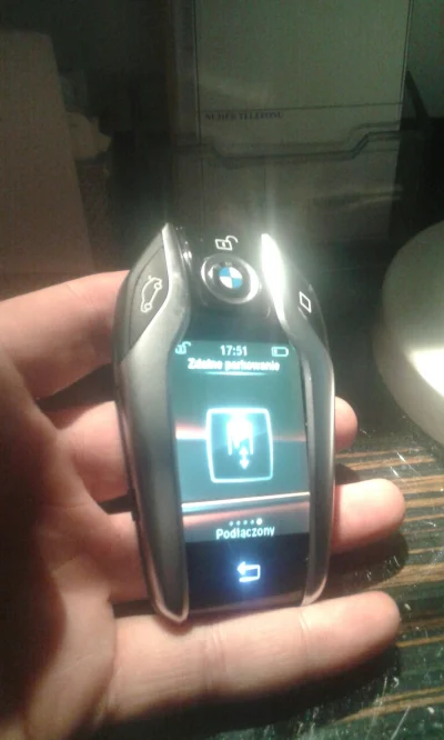 jedrek_masta - Testuje ten nowy #smartfon od #bmw i powiem że trochę mały wyświetlacz...