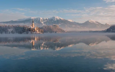 a.....1 - Jezioro Bled to jezioro polodowcowe w Alpach Julijskich, w północno-zachodn...