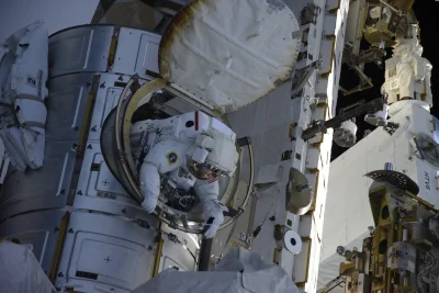 d.....4 - Wyjście astronautów podczas ostatniego EVA.

#kosmos #iss #eva