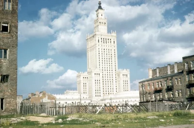 Zwiadowca_Historii - Wiecie że Warszawski Pałacu Kultury pierwotnie był BIAŁY?! Obecn...