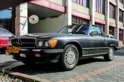 superduck - Mercedes Benz SL R107 (1971-1989)
3,8l V8 155KM - 5,6l V8 231KM

Kolejny ...