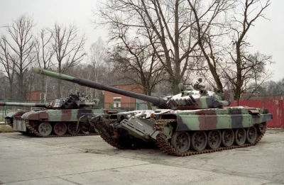 Wolvi666 - 2 Brygada 2000's Po lewej jest PT-91 Twardy a po prawej T-72M1