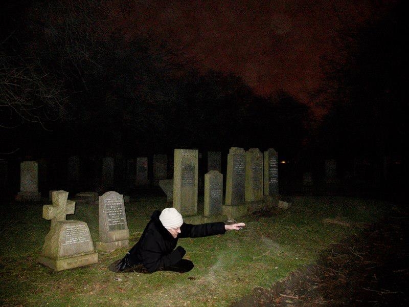 Как прийти на кладбище. Ночное кладбище. Кладбище ночью.