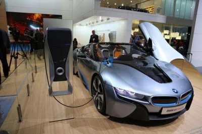 SiekYersky - BMW i8 to sportowe elektryczne auto niemieckiego producenta zaprezentowa...