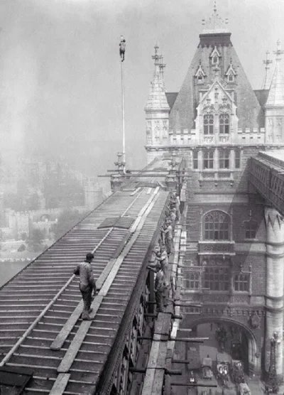 N.....h - Robotnicy na Tower Bridge.
#fotohistoria #1900