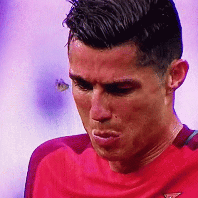 hermes06 - Ćma zamyka powiekę Ronaldo #mecz #meczgif #euro2016