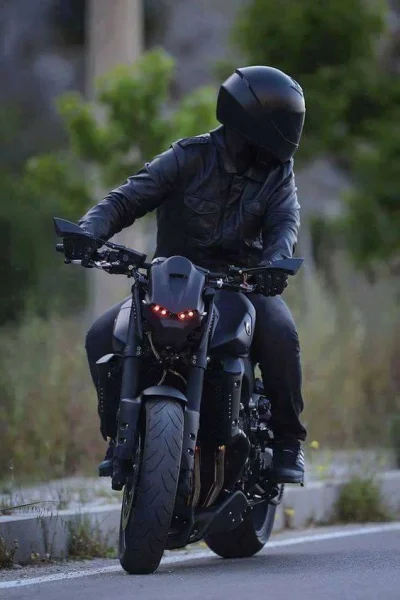 Smykla - Piękność czarność
#motocykle #motocykleboners