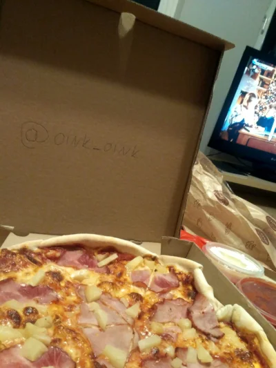 Ulica - #pizza #zadarmo #dobrymirek #hawajska

Przyszla pizza od @oink_oink
Zajebisci...