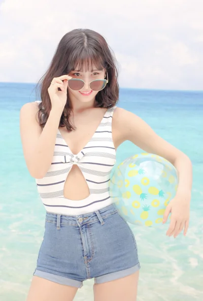 XKHYCCB2dX - #momo #twice 
#koreanka #japonka