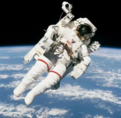 haussbrandt - Nie żyje astronauta Bruce McCandless II, znany z bycia pierwszym człowi...