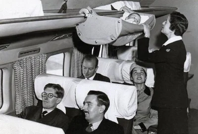 chcemiecpsa - w latach 50. linie lotnicze miały w ofercie specjalne kosze do przewoże...