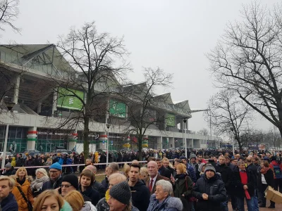 bvszky - Całkiem duża tam kolejka się tworzy pod Torwarem.
Zdjęcie: Michał Kolanko
...