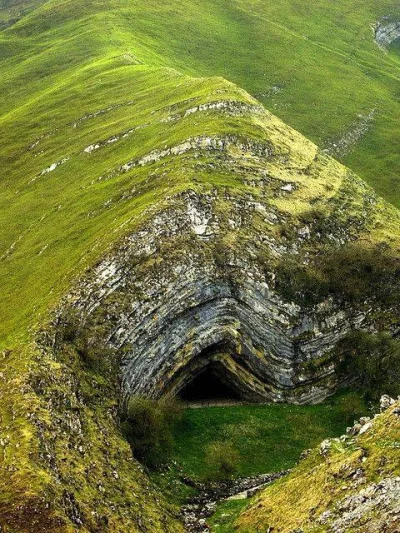 elemen_tum - Jaskinia w jądrze antykliny. Nawara, Hiszpania.

#geologia #earthporn ...