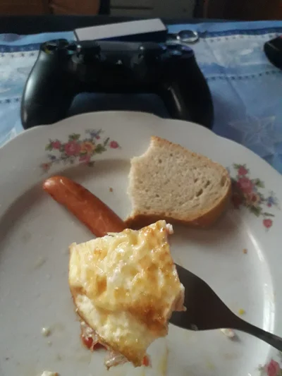 booogus - @Wjorgus masło się trochę przypalilo, sama jajówa wygląda tak (⌐ ͡■ ͜ʖ ͡■)