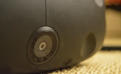 AdireQ - W HTC Vive by to nie przeszło bo gościu miałby podgląd z kamerki ( ͡° ͜ʖ ͡°)...