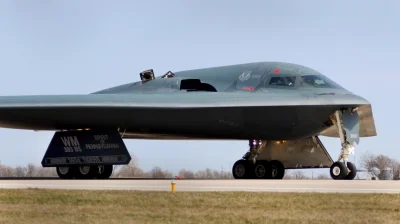 d.....4 - Bombowce B-2 Spirit atakują islamistów

Pentagon ujawnił, że dziś w nocy ...