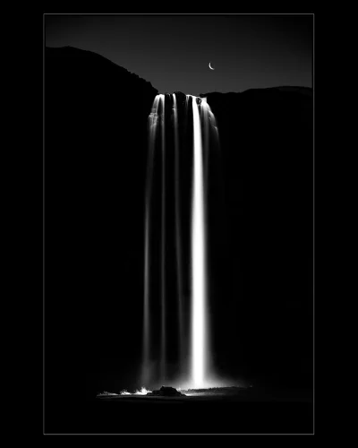 KristoferMichaelson - Mniej więcej raz na pięć lat Księżyc góruje nad wodospadem Selj...