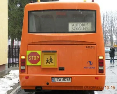 WujekRoman - @lanacz2: W Polsce też jest taka instytucja jak autobus szkolny ze znaki...
