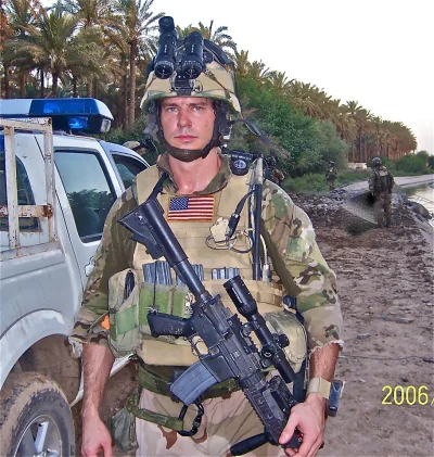 B.....w - D-boy, Irak, 2006 rok. Ten sam facet występował już na innym zdjęciu. Sądzą...