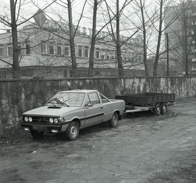 SonyKrokiet - Polonez wraz z dedykowaną przyczepą