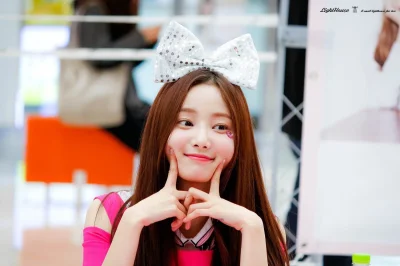 XKHYCCB2dX - #yeonwoo #momoland 
#koreanka