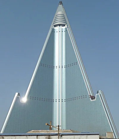 S.....n - > Kojarzy mi się trochę z architekturą Korei Północnej

@blackorchid: