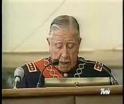 grim_fandango - JE Augusto Pinochet wzruszony oddaje dowództwo armii. 

#polityka #...