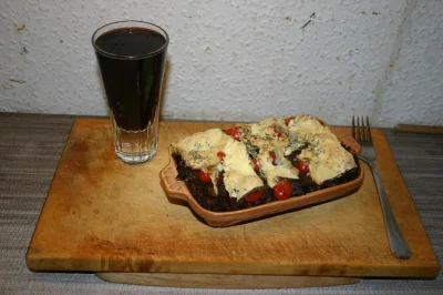 corrs - Grzybowa lasagne, winko winogronowo-czeremchowo-śliwkowe homemade.
#gotujzwy...