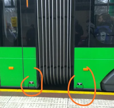 jmuhha - Mirki, co to za guziczki na tramwajach? Są one czasami wciśnięte. Do czego s...