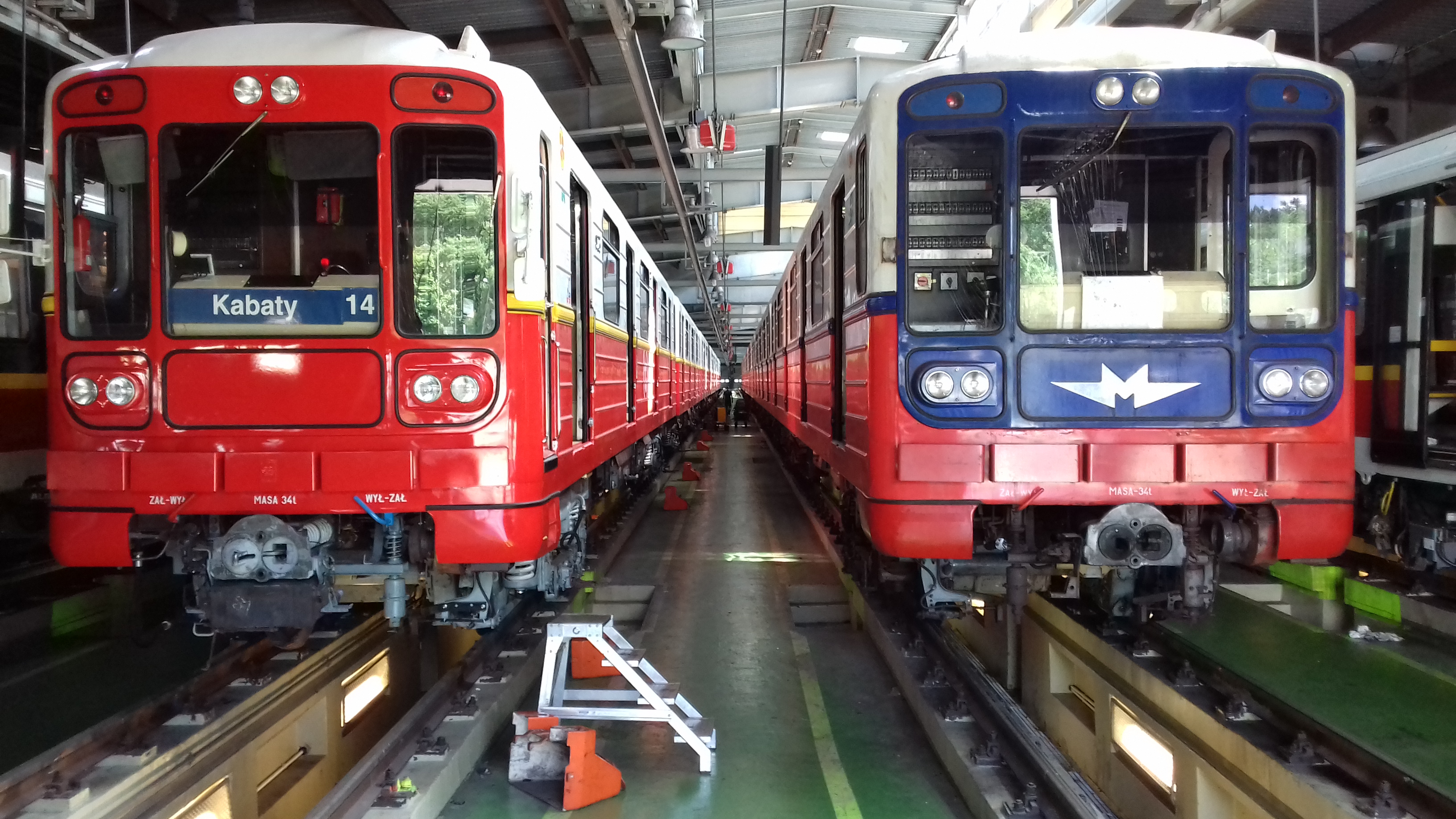 Метро варшавская электричка. Варшавский метрополитен поезда. Поезд метро Варшава. Вагоны метро Варшава. Метро Варшава номерной.