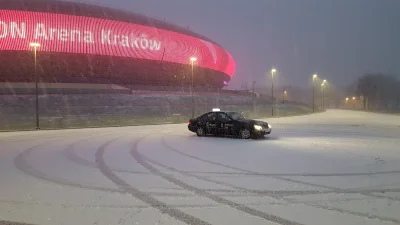 TypowyPolskiFaszysta - Nie ma to jak polatać bokiem w pracy xd Niestety cieć czuwa, t...