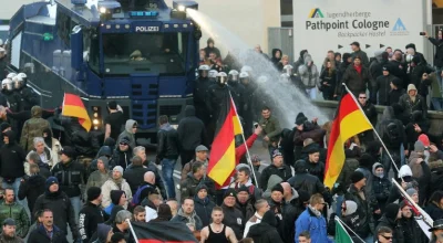 alojzy77 - @R2D2zSosnowca: Taa demokratura w Niemczech.... Obywatele pałowani za kryt...