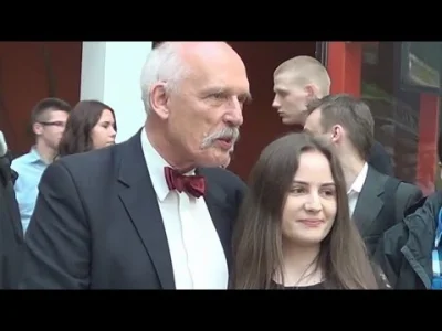 A.....o - Janusz Korwin-Mikke fotografuje się z dziewczynami :) i z sympatykami - Suw...