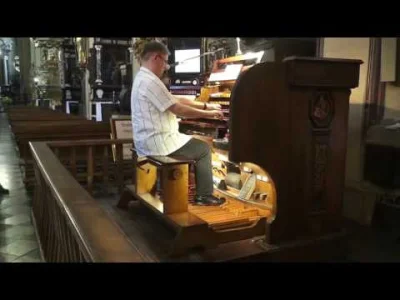 tomos - @Kitsune475: to nie podkładka, to organista z katedry fromborskiej, znam go. ...