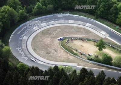 k.....5 - Ale bym obejrzał taki wyścig F1 na Nordschleife
#f1