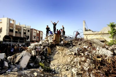 a.....e - > noży, żołnierzy, samochodów i cukierków

@neutronius: w strefie Gazy za...