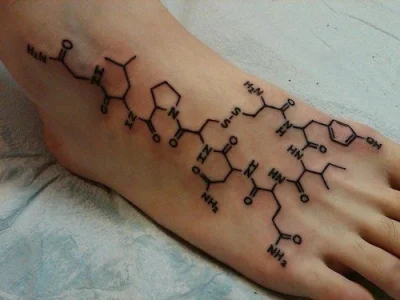 ReY1990 - Spoko tatuaż oksytocyny, hormonu uważanego jako odpowiadającego za zakochiw...