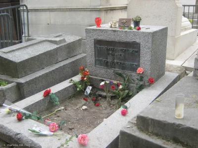 januszzczarnolasu - Skromny grobowiec Morrisona na cmentarzu Pere Lachaise w Paryżu