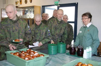 wujaknut - Fińskie wojsko. W Finlandii jest obowiązkowa służba wojskowa.

#finlandi...