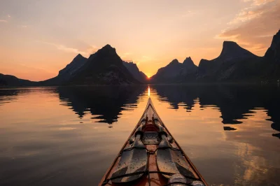 Mesk - Kajak w Reinefjorden, Norwegia #earthporn #azylboners #norwegia #podroze #gory